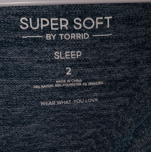 Torrid EUC Super Soft Sleep Shirt Sz 2 (18/20) - Picture 3 of 3